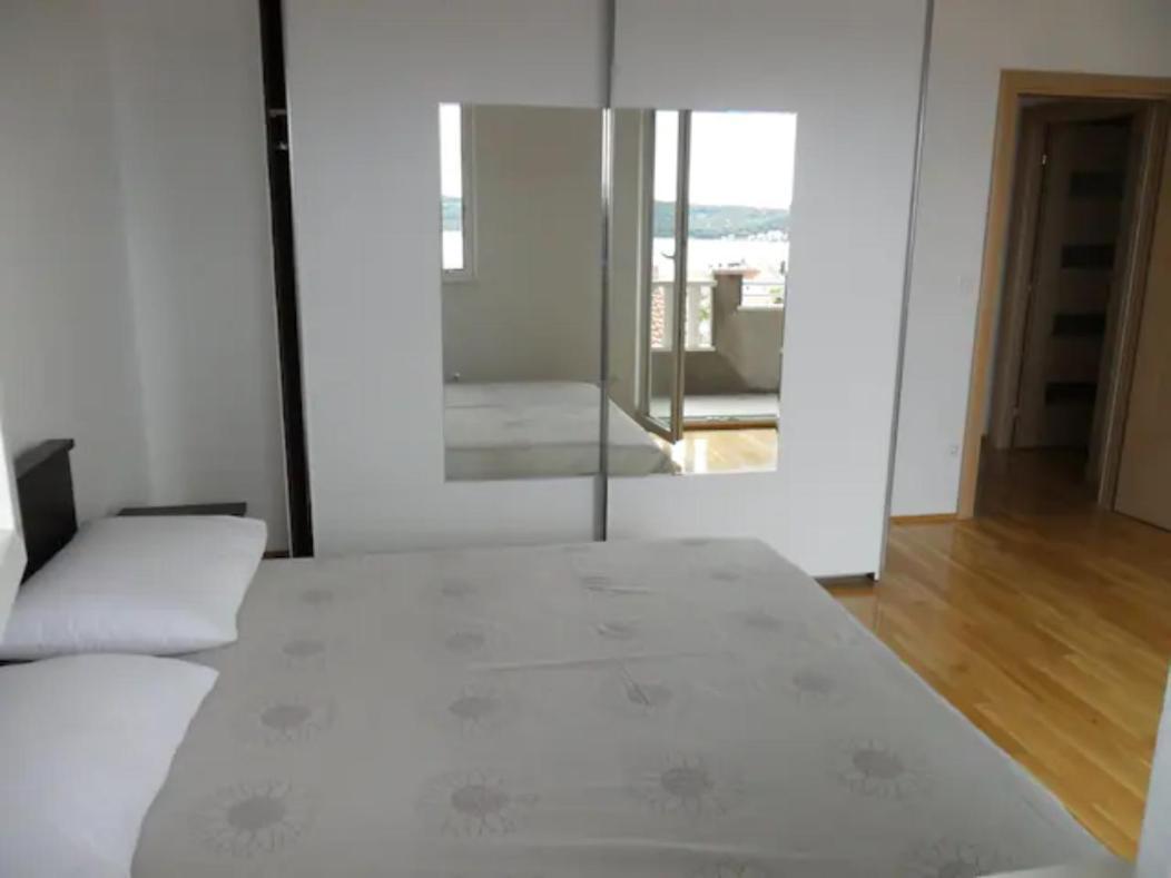 Apartment Mia - Spacious Apartment On 85 M2 With Beautiful Sea View Trogir Zewnętrze zdjęcie