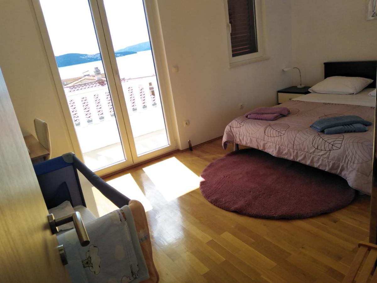 Apartment Mia - Spacious Apartment On 85 M2 With Beautiful Sea View Trogir Zewnętrze zdjęcie