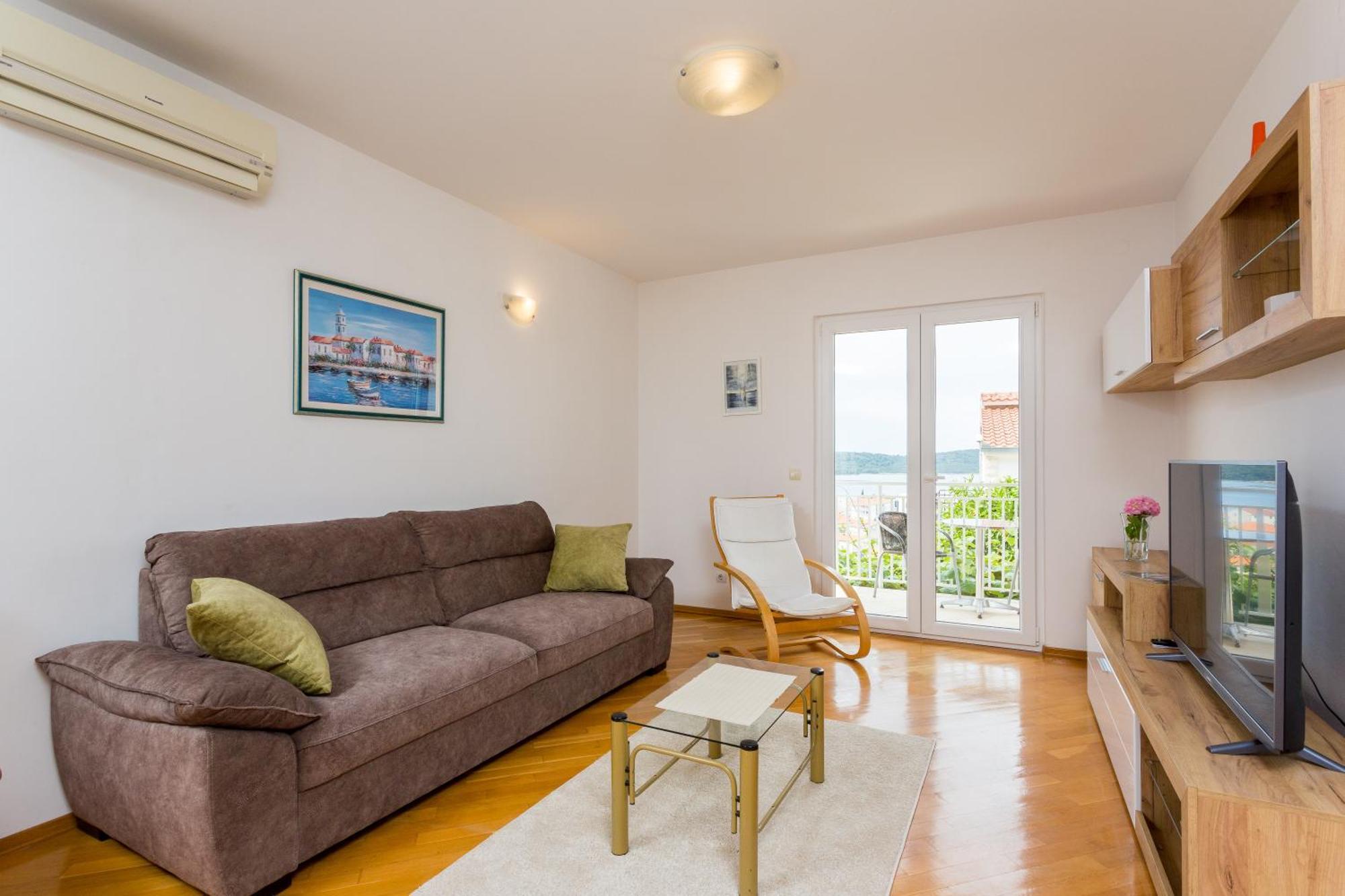 Apartment Mia - Spacious Apartment On 85 M2 With Beautiful Sea View Trogir Zewnętrze zdjęcie