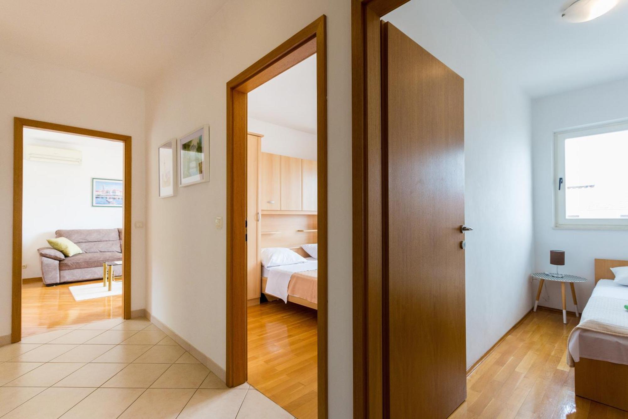 Apartment Mia - Spacious Apartment On 85 M2 With Beautiful Sea View Trogir Zewnętrze zdjęcie