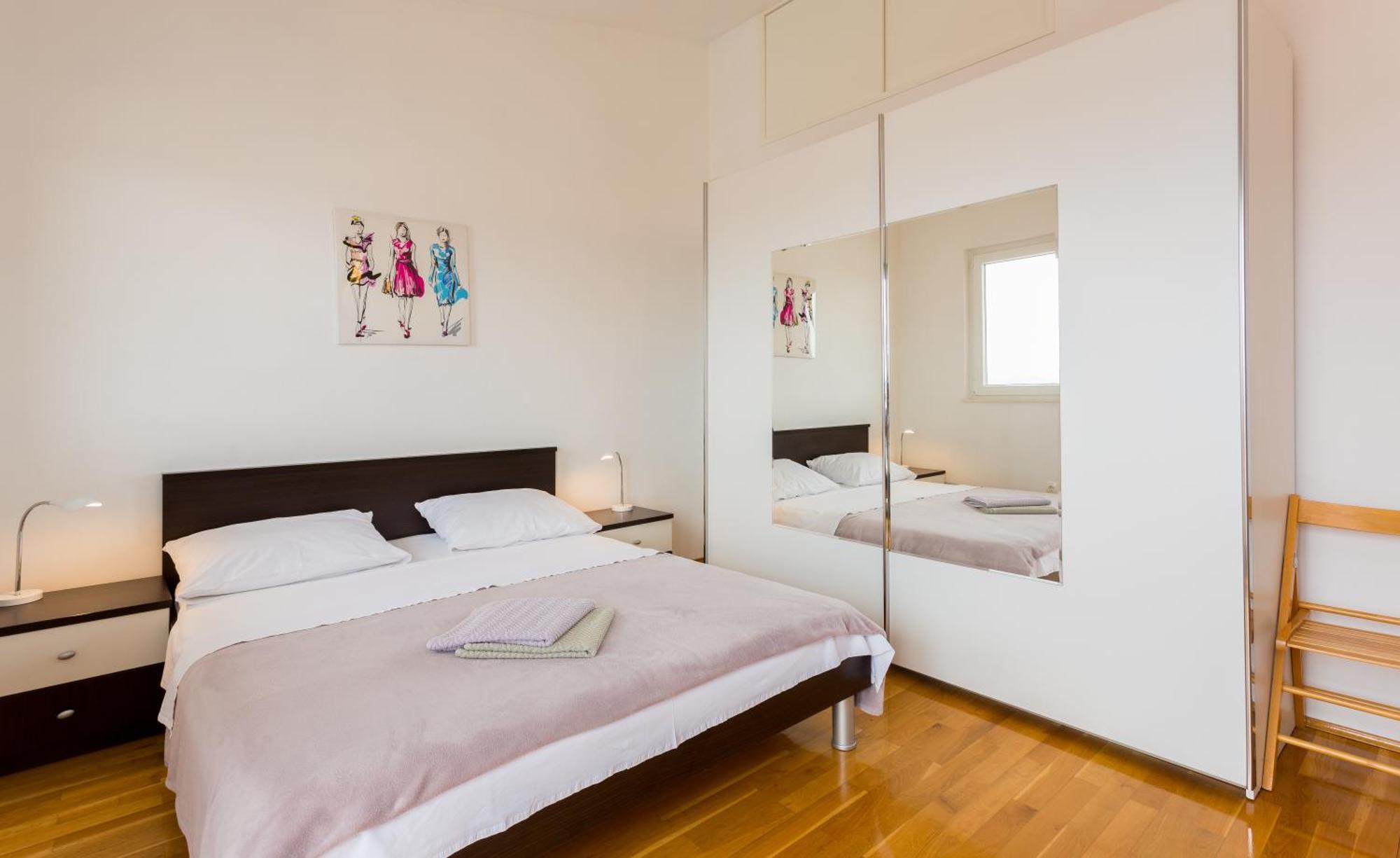 Apartment Mia - Spacious Apartment On 85 M2 With Beautiful Sea View Trogir Zewnętrze zdjęcie