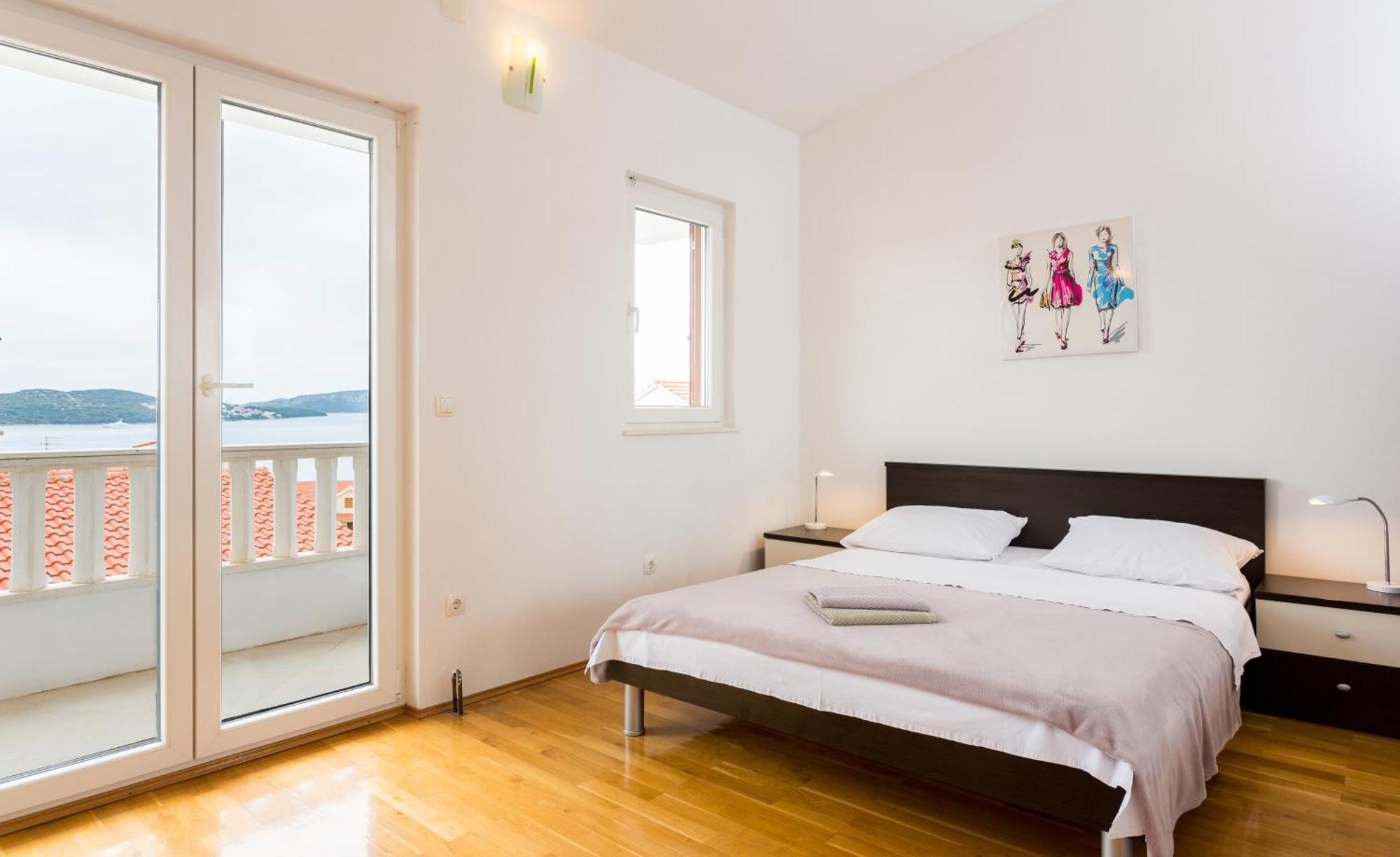 Apartment Mia - Spacious Apartment On 85 M2 With Beautiful Sea View Trogir Zewnętrze zdjęcie